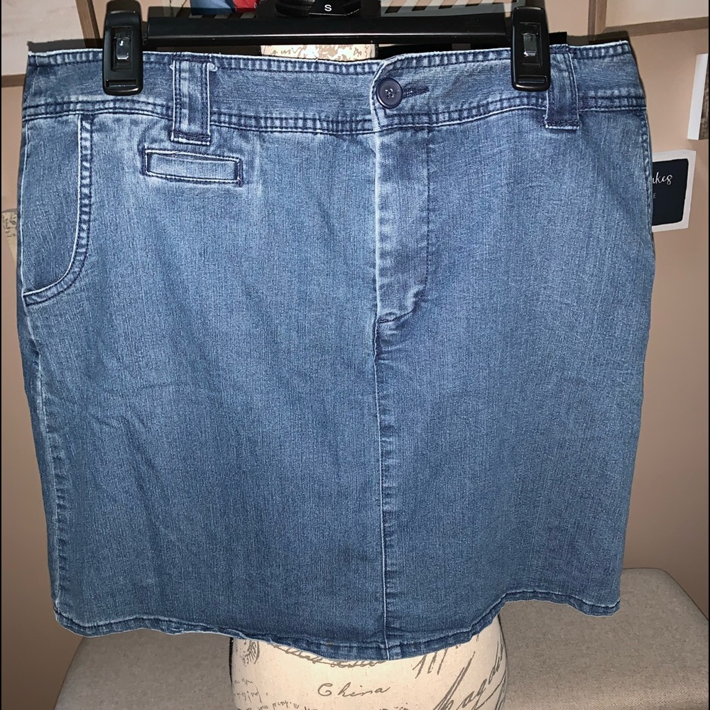 White Stag Women's Skirt size 12 blue/navy